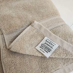 Extra Large Soft and Absorbant Cream Bath Towel